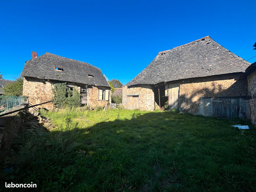 Maison 5 pièces 200 m² · à Beyssac · 200 m² · 25 000 €