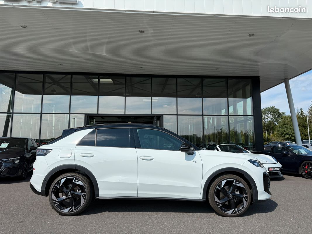 Nouveau T-ROC R-Line 1.5 TSI 150 DSG7 Garantie 6 ans IQ Light Caméra 360 Apple carplay ACC Keyless 509/mois (image 2)