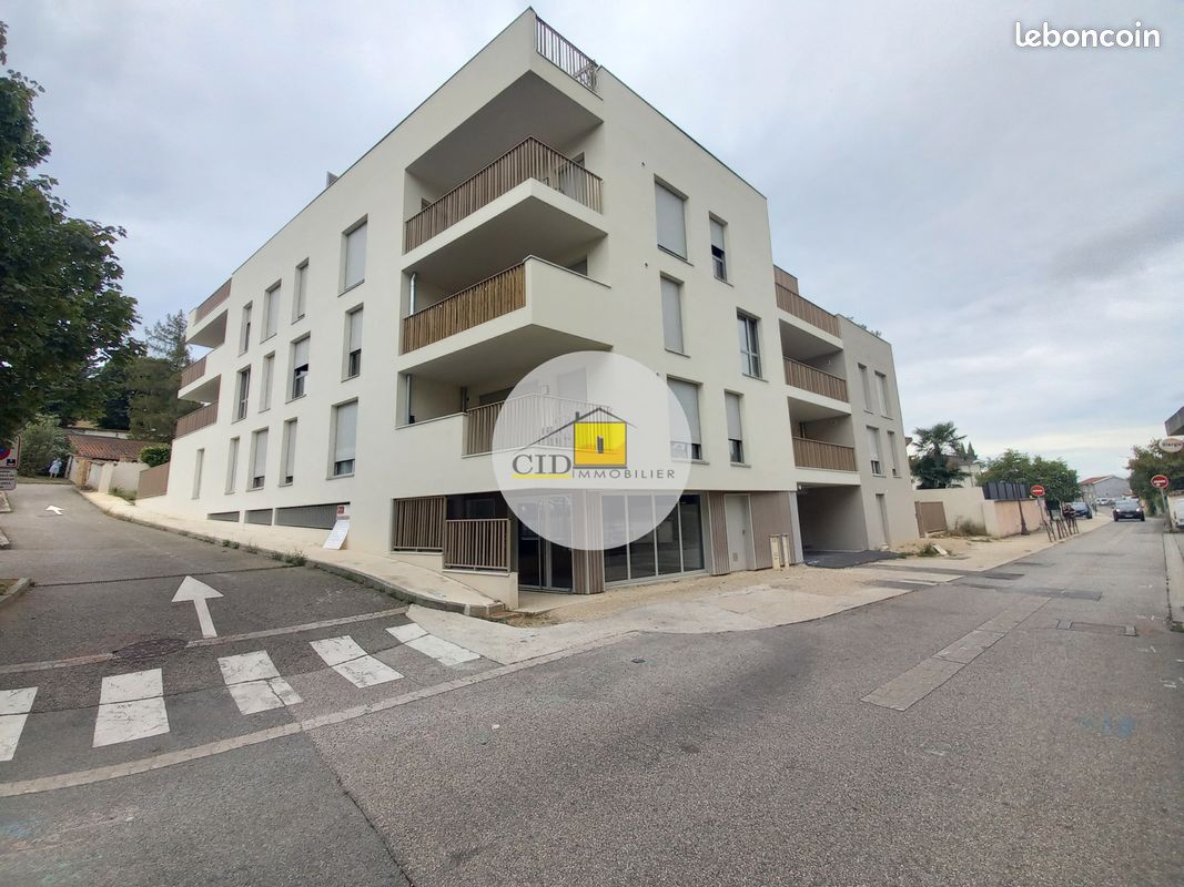 Parking 19 m² · à Saint-Bonnet-de-Mure · 19 m² · 110 €/mois