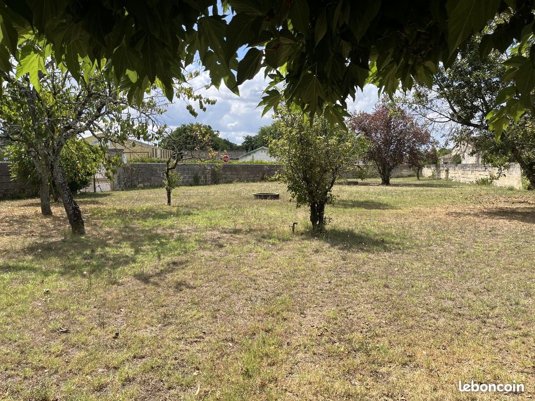 Terrain à bâtir de 758 m² à CUSSAC-FORT-MEDOC (33) · à Cussac-Fort-Médoc · 62 000 €