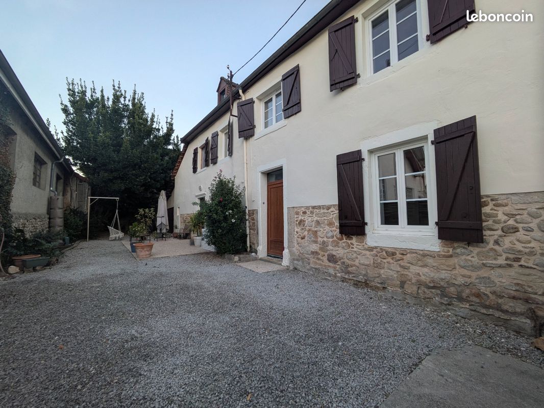 Maison 6 pièces 177 m² · à Gan · 177 m² · 242 000 €