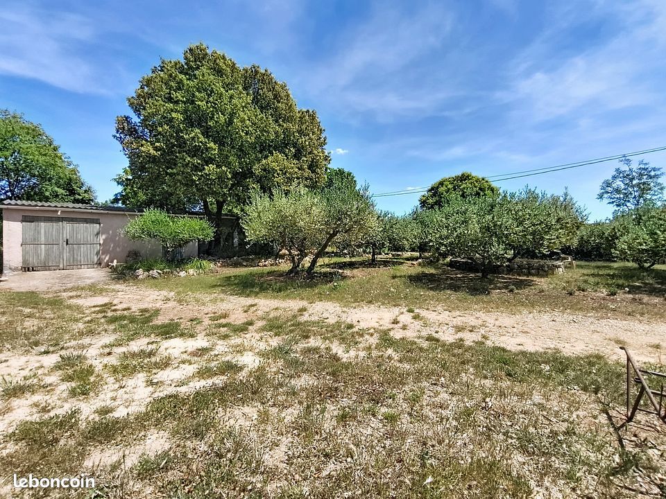 Terrain 896 m² · à Flassans-sur-Issole · 896 m² · 129 000 €