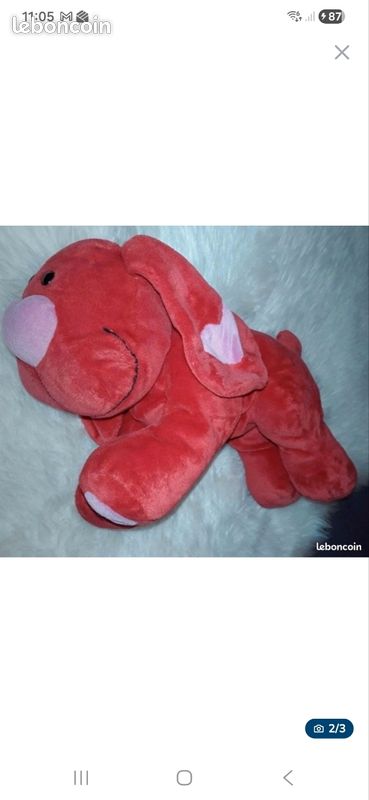 Peluche chien rouge cœurs roses (image 2)