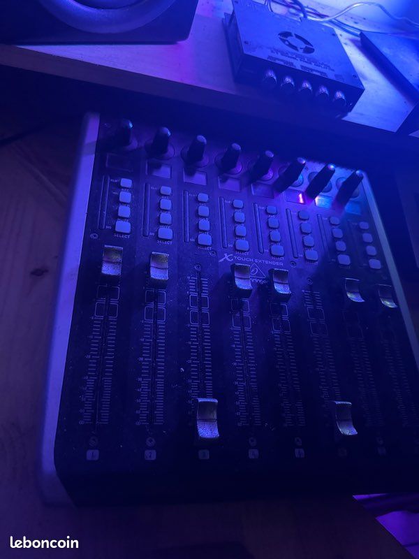 Behringer X-Touch Extender (image 2)