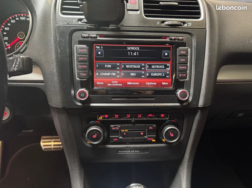 Volkswagen GOLF 6 GTI 2.0 TSI DSG Adidas / Dynaudio / Toit ouvrant panoramique / Sièges Chauffants (image 35)