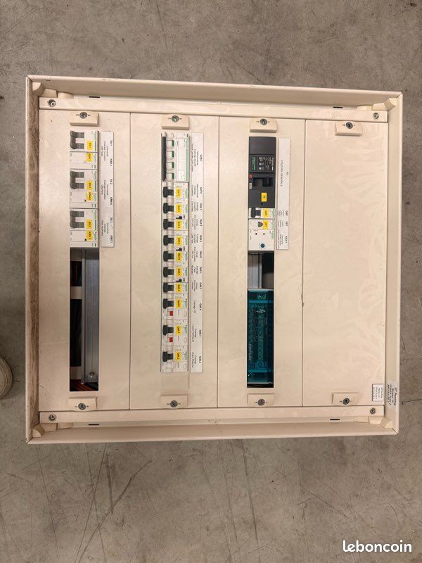 R9H18206 Resi9 Bloc de Commande Habillage 18M - Schneider Electric