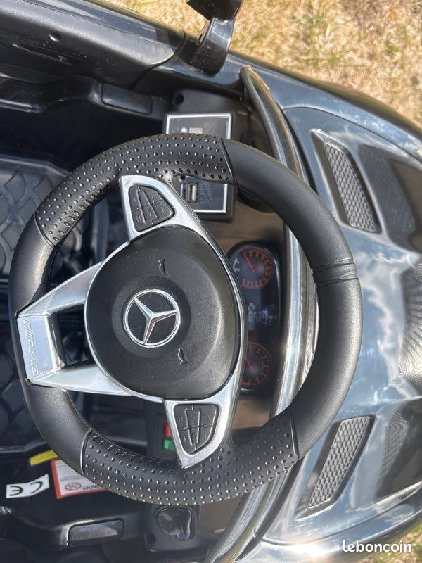 Voiture électrique enfant Mercedes AMG (image 5)