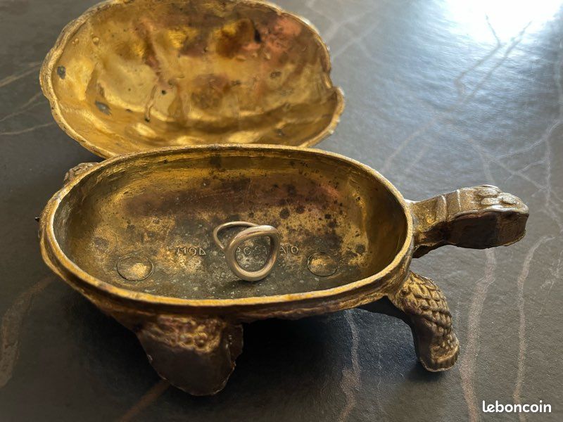 Rare Boîte à Bijoux Tortue – Métal Doré Patiné – Italie – Vintage Années 1960