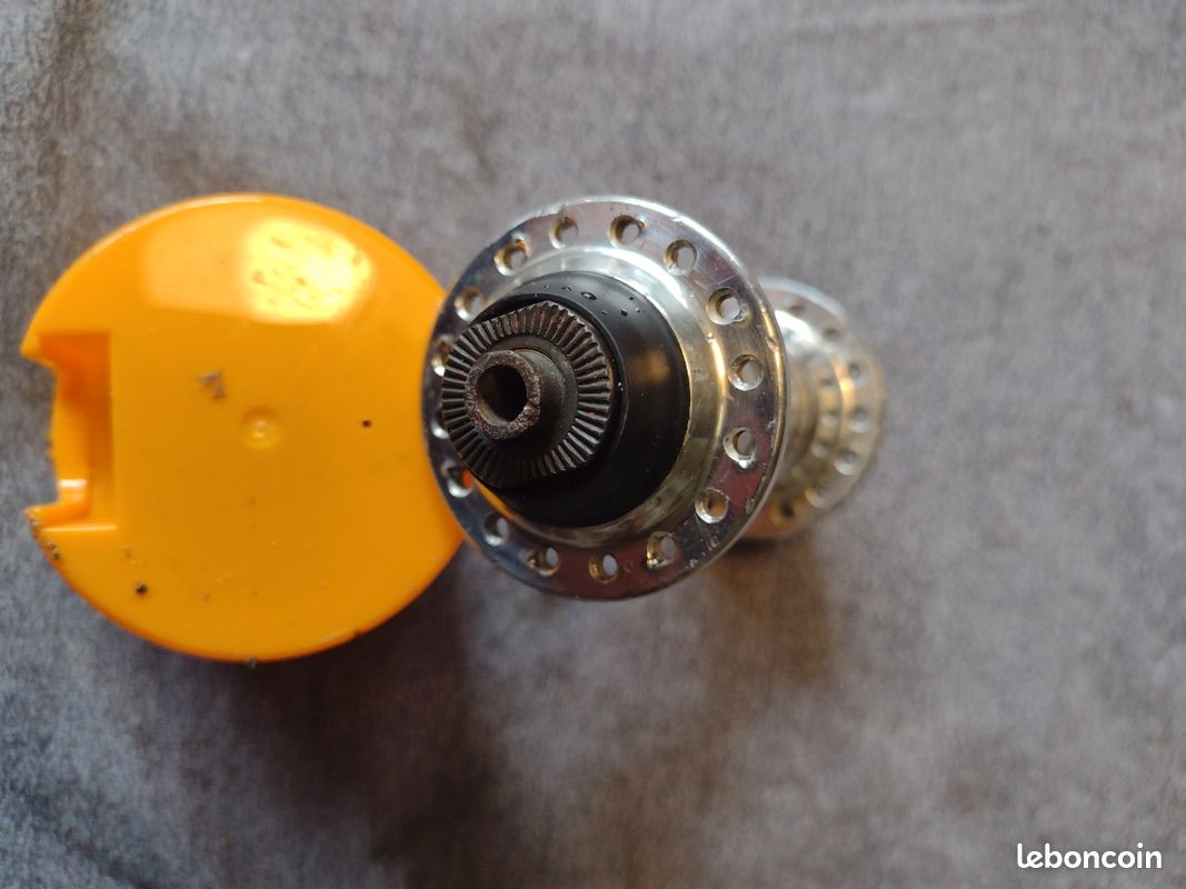 Moyeu avant pour vélo Shimano Parallax HB-MC30 neuf. Brochette à