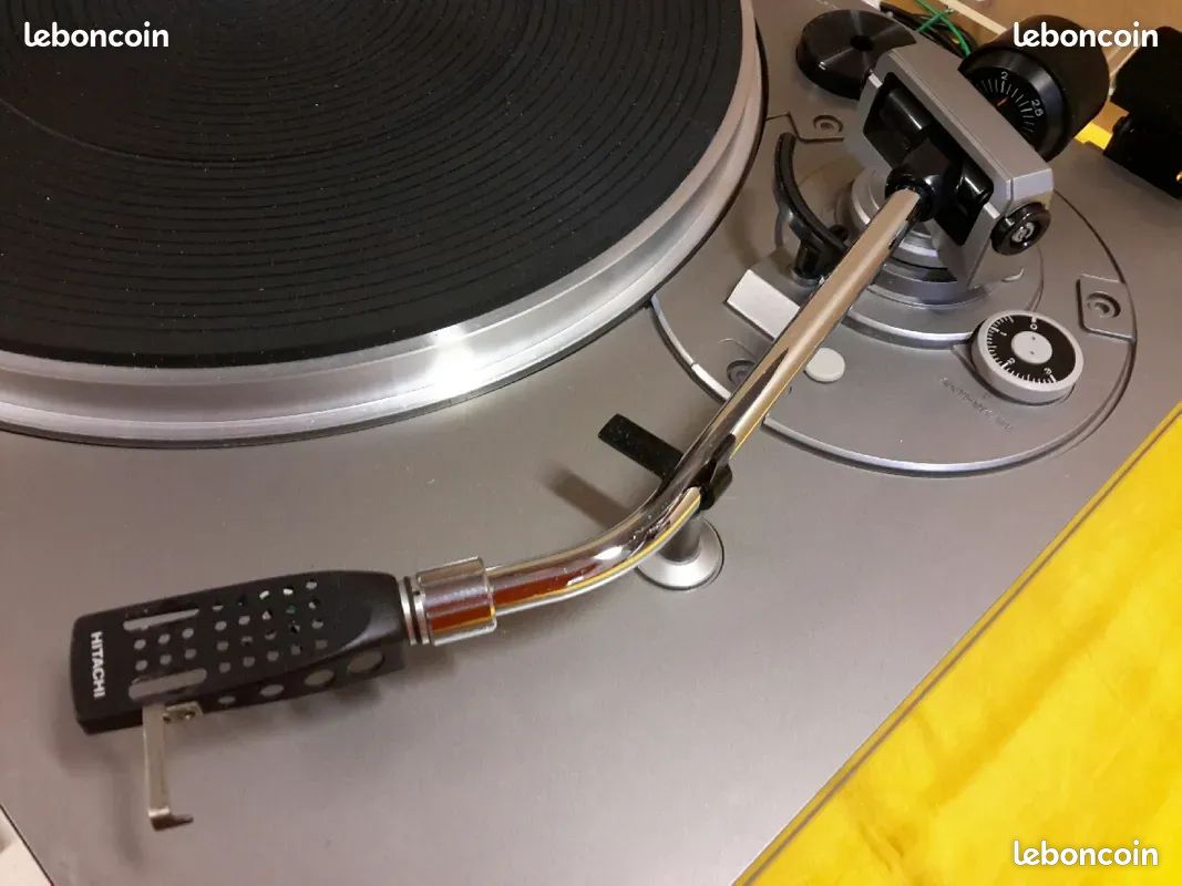 Platine vinyle Hitachi modèle HT 324 (image 3)