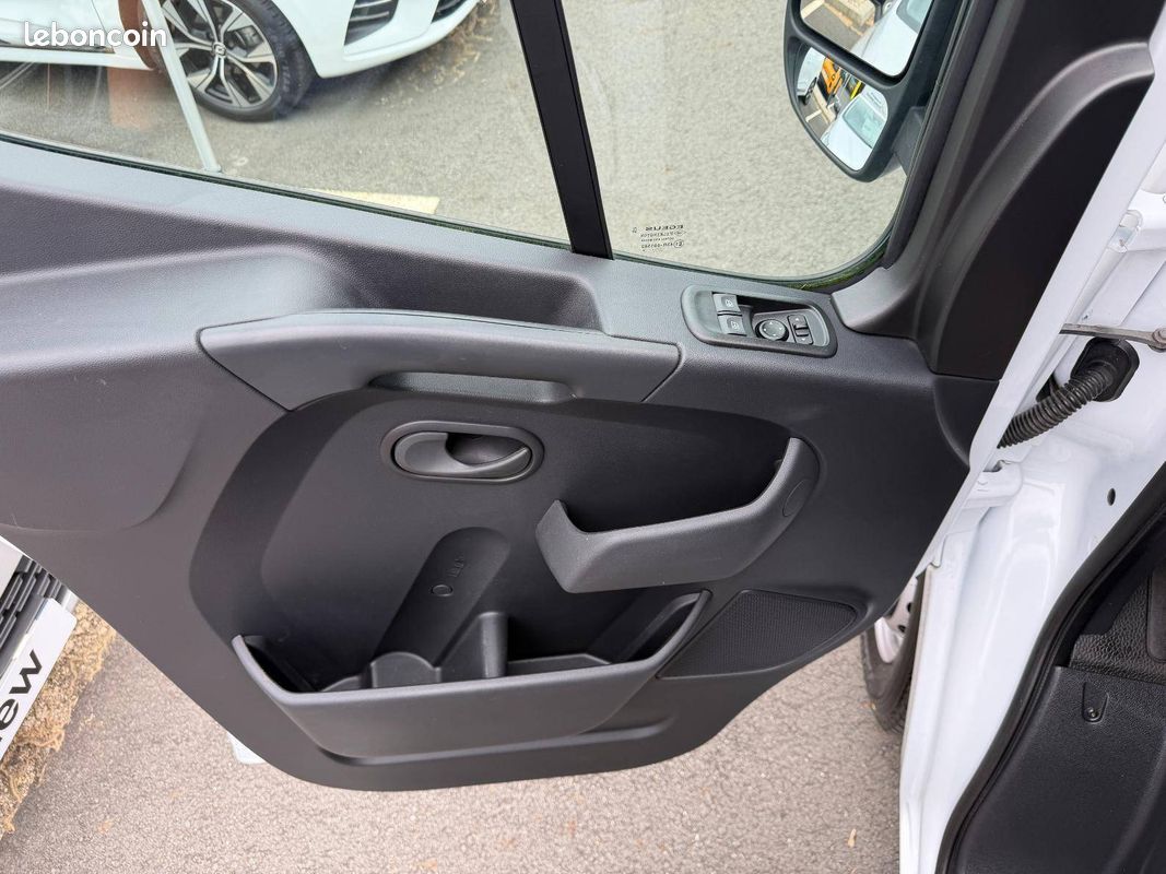 Renault master fgn trac f3500 l3h3 blue dci 135 confort (image 19)