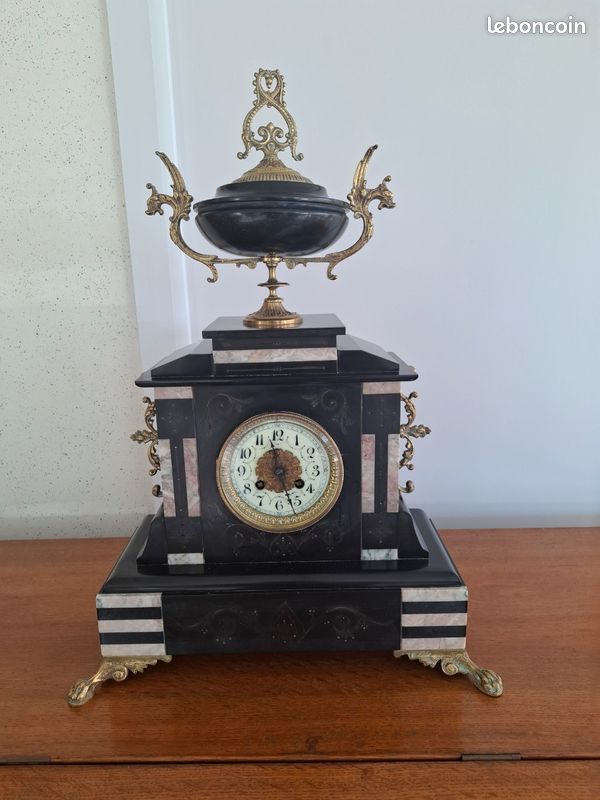 Pendule ancienne Napoléon III en marbre et bronze doré (image 1)