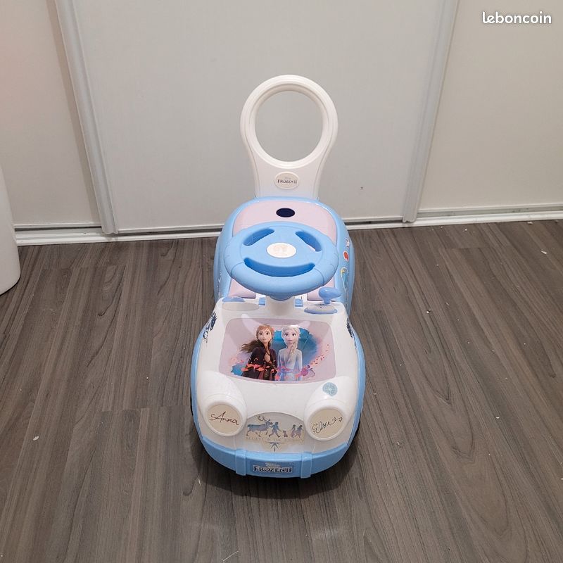 Voiture fille reine des neiges (image 1)