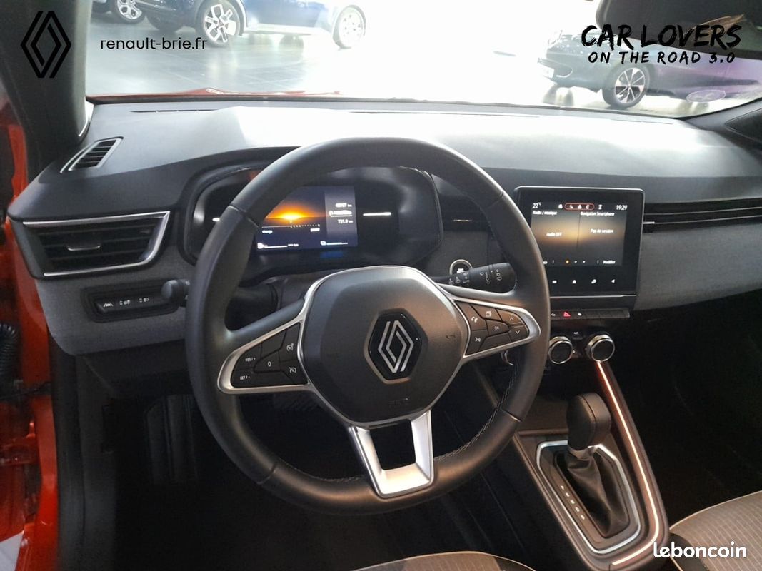 RENAULT Clio E-Tech full hybrid 145 Techno (image 12)
