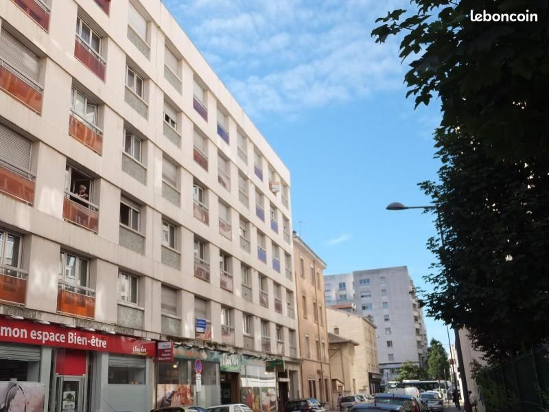 Parking 11 m² · à Villeurbanne · 11 m² · 90 €