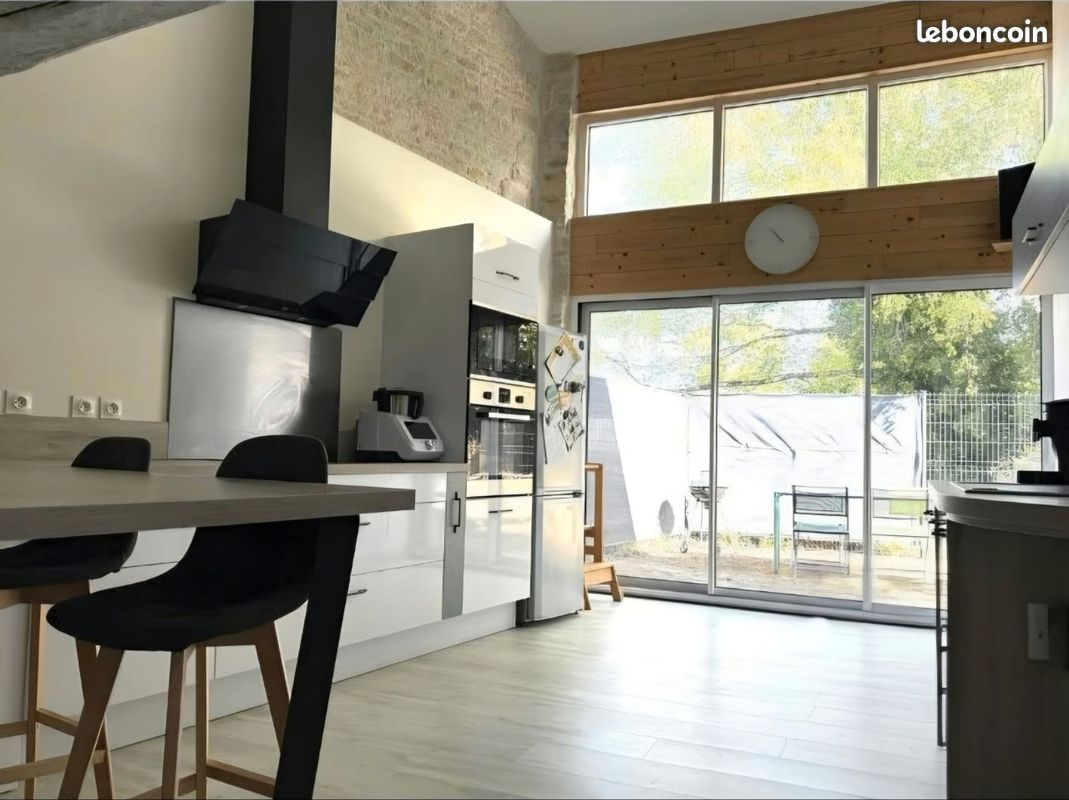 Maison 5 pièces 180 m² · à Amuré · 180 m² · 155 000 €