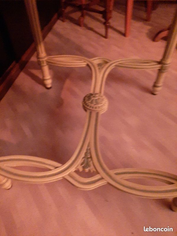 Table de style bois et marbre (image 3)