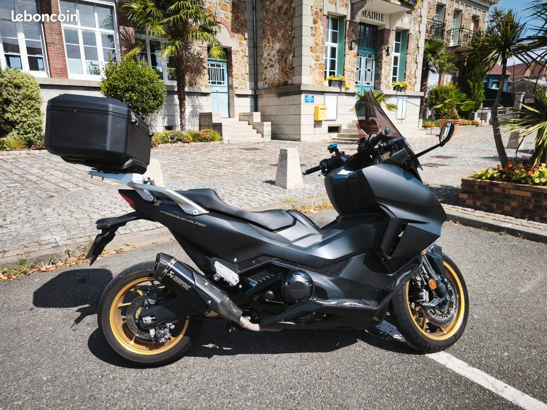 Honda forza 750 (image 1)
