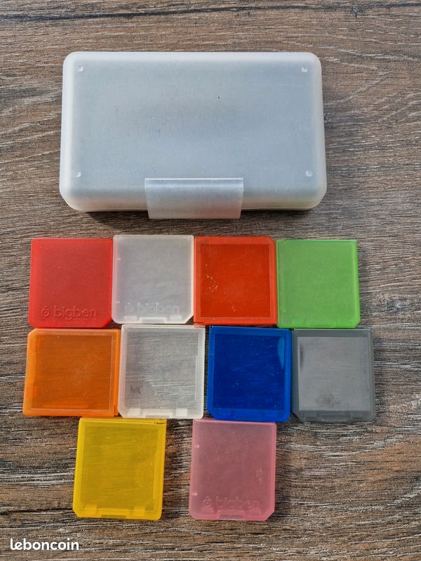Lot étuis jeux DS (image 1)