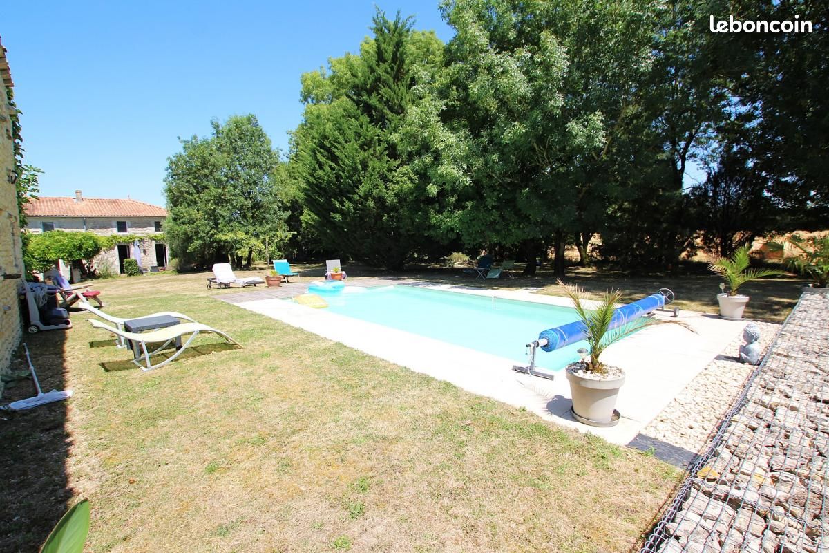 Maison 5 pièces 196 m² · à Tonnay-Boutonne · 196 m² · 323 000 €