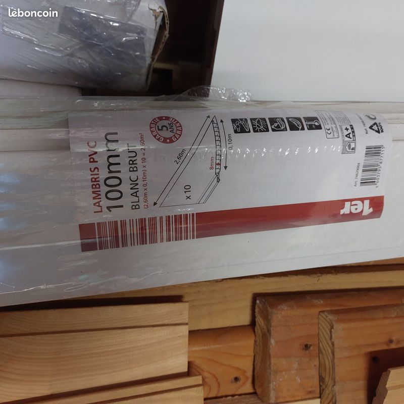 2.8m2 de PVC blanc (image 1)