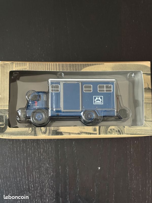 1- IXO Berliet GLA Camion Van à Chevaux avec sulky 1/43 (image 1)