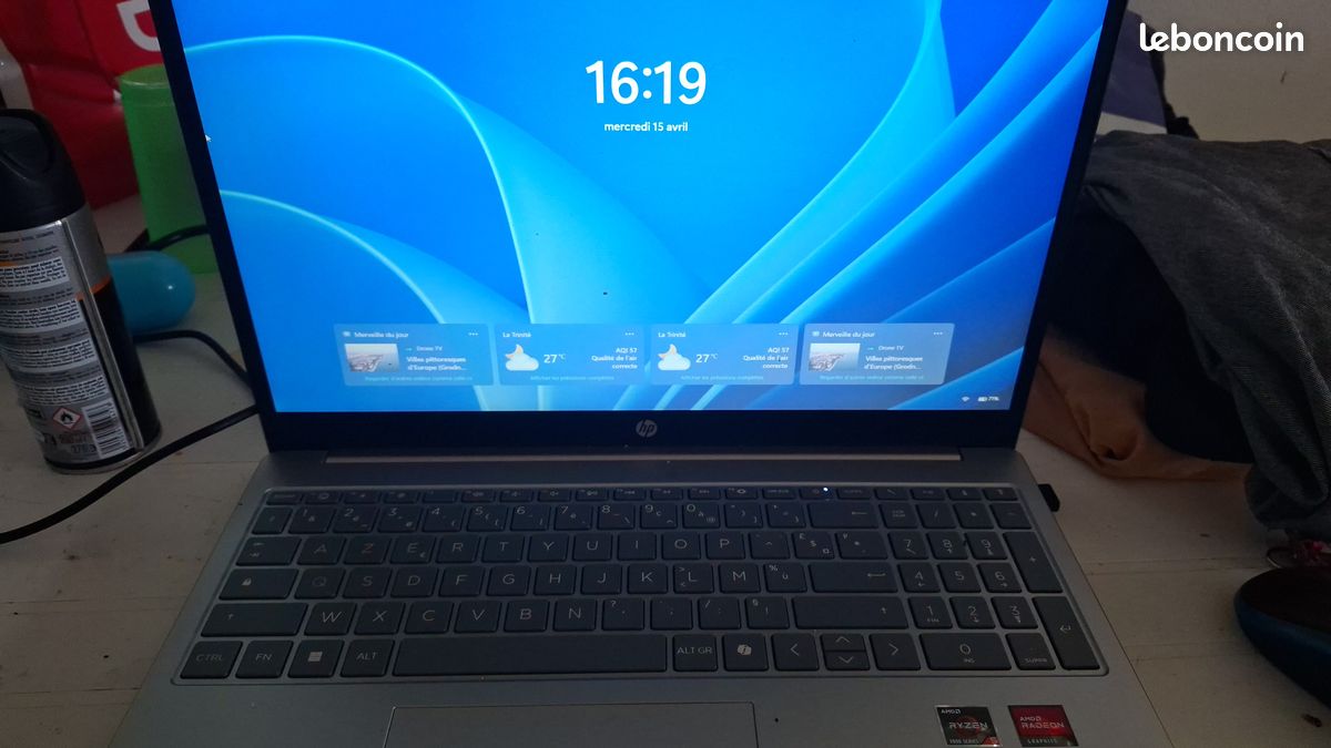 Je vends un ordinateur à un bon prix ; il est comme neuf (image 1)