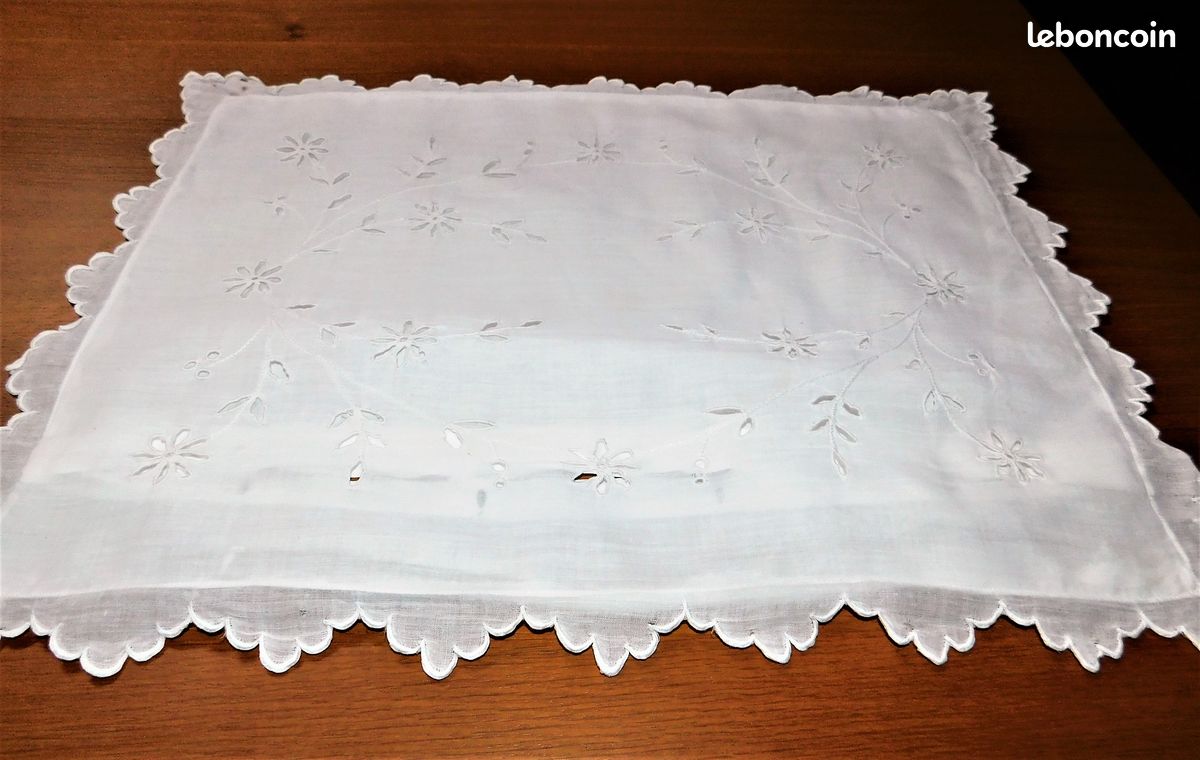 Petite taie Richelieu festonnée en voile de coton (image 2)