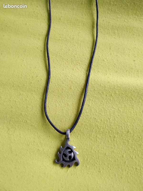 Collier avec pendentif / Neuf (image 1)