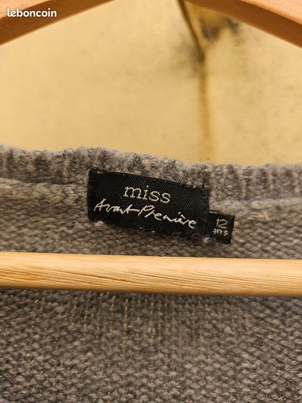 Robe Gris manches courtes avant première XS
Taille 14 ans XS
État voir photos
Valisenoirairtex (image 5)