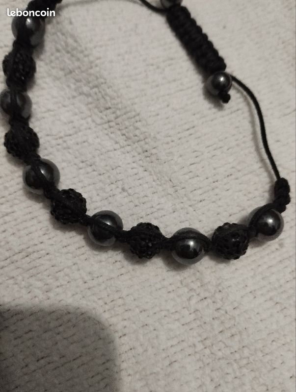 Bracelet noir à perles (image 2)