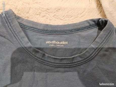 Lot de 3 tee-shirts 4 ans Vertbaudet et un pull Renne Okaidi 4 ans (image 3)