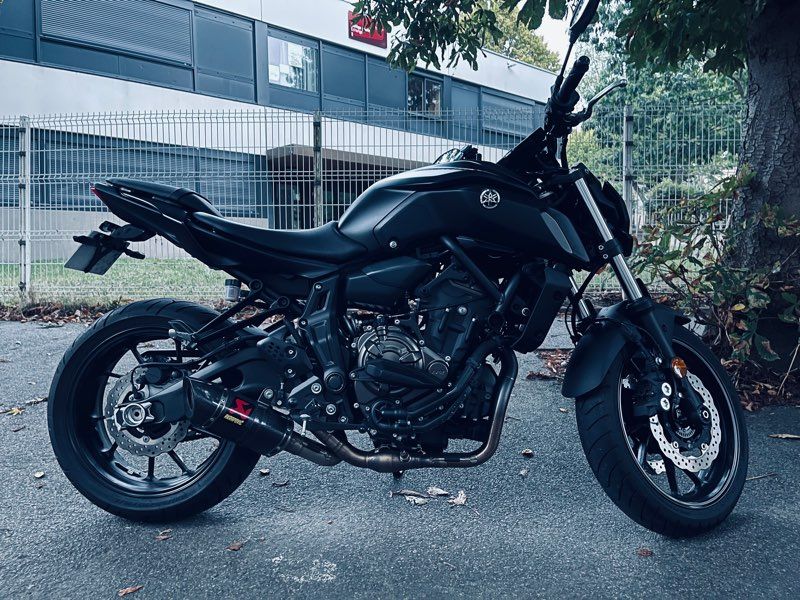 Yamaha mt07 full black - Motos