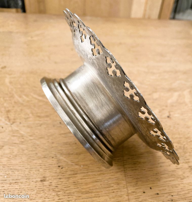 Plat de fête ancien en métal argenté – pieds pied de cochon - Arts de la table