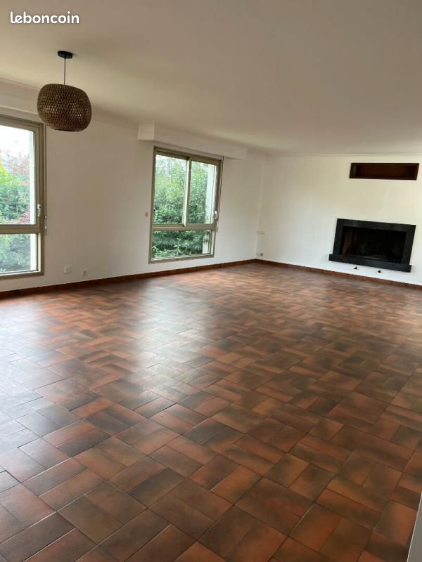 Appartement 4 pièces 126 m² · à Lescar · 126 m² · 950 €/mois
