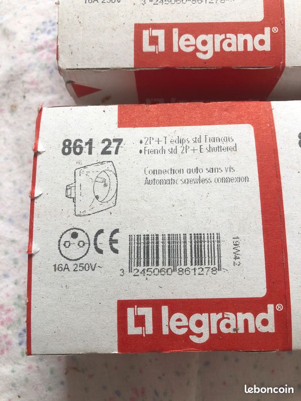 Prise électrique Legrand 2P+T 40A à Bornes Automatiques - Blanc - Modèle 086127 - Neuf