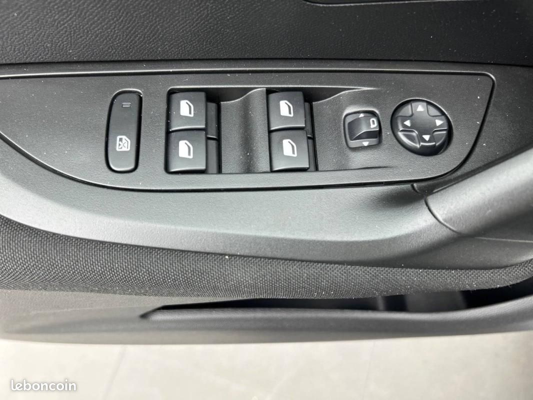 Peugeot 2008 PureTech 100 S&S BVM6 - Active (image 18)