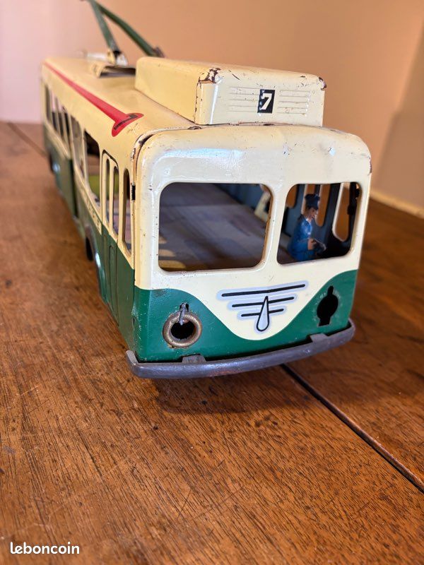 ANCIEN TRAMWAY PAYA Tôle, moteur à ressort, éclairage à ... | enchères