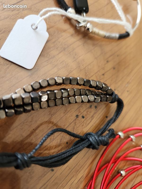 Lot De 24 Bracelets Neufs - Multicolores, Métal, Tendance, Pour Revendeurs Ou Cadeaux