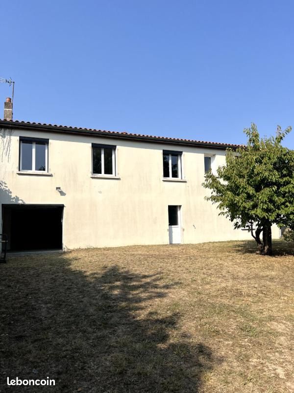 Maison 6 pièces 98 m² · à Chaniers · 98 m² · 1 045 €