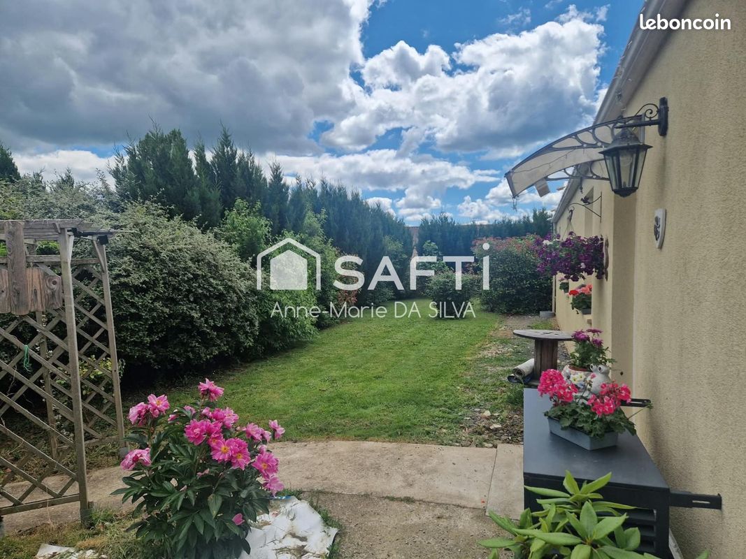Maison 6 pièces 132 m² · à Chapelle-Viviers · 132 m² · 220 000 €