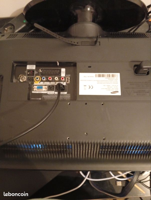 Télé Samsung négociable utiliser 1ans marche très bien 😊 en profiter avec jerôme (image 3)