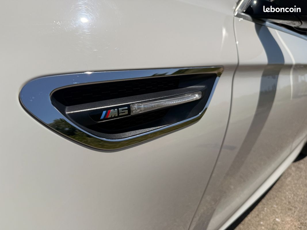 BMW M5 4.4 V8 560ch MOTORSPORT / FULL OPTIONS / EXTENSION DE GARANTIE 12 MOIS OFFERTE (image 31)