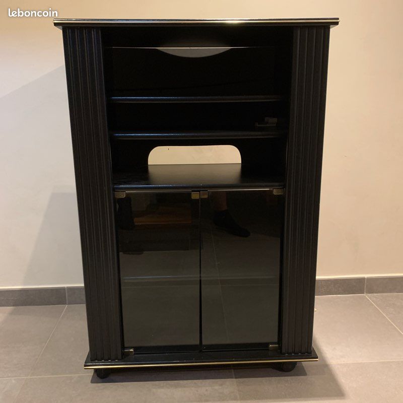 Meuble en bois (image 1)