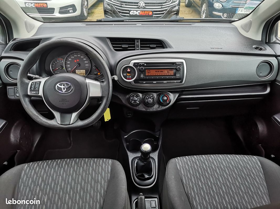 Toyota Yaris 1.0 VVTI 70 TENDANCE (image 9)