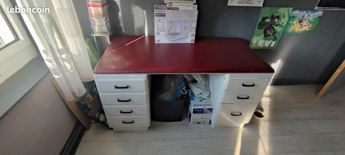 Vends bureau bois massif couverture cuir (image 1)