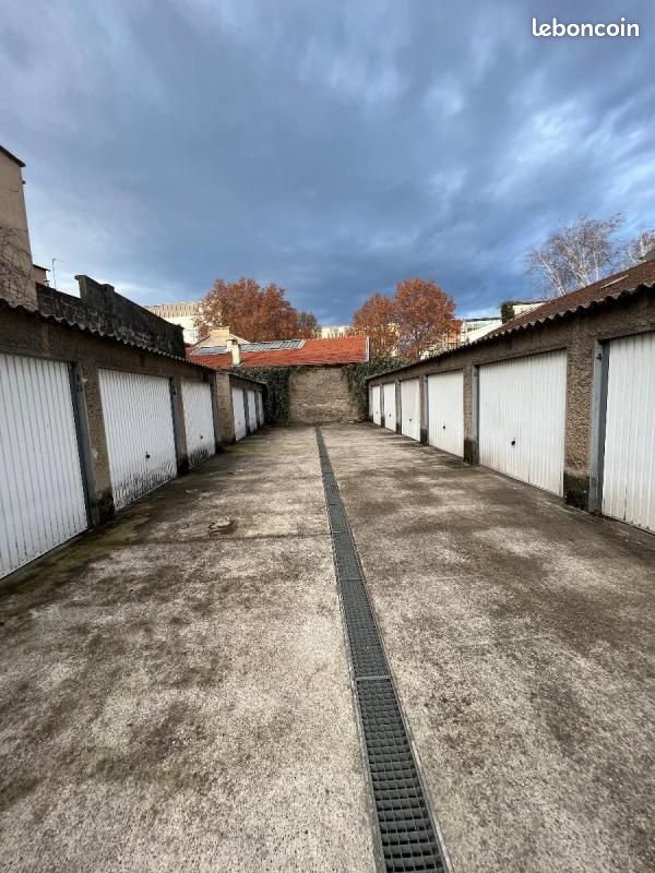 Garage Lyon · 96 €/mois