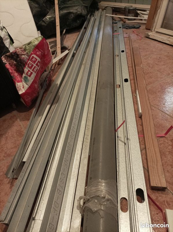 Lot fin de chantier (placoplâtre, rails, interrupteur, prise, câble électrique etc...) (image 4)