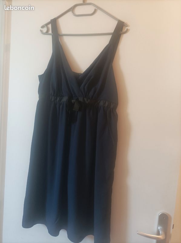Robe bleu marine (image 1)