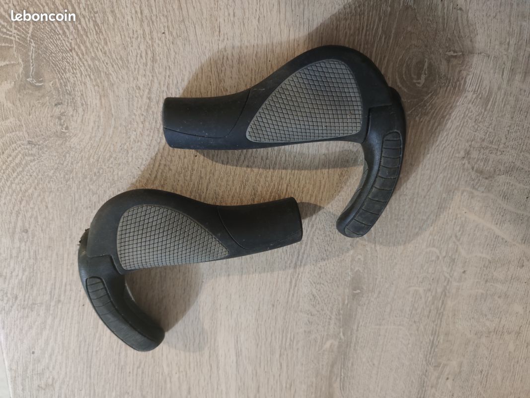Poignées de vélo bicolores V Bike - rouge - 130 mm - Auto